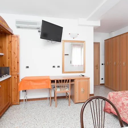 Ξενοδοχείο με διαμερίσματα Des Bains 3*