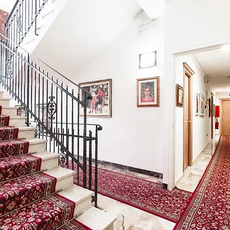 Des Bains Ξενοδοχείο με διαμερίσματα 3*