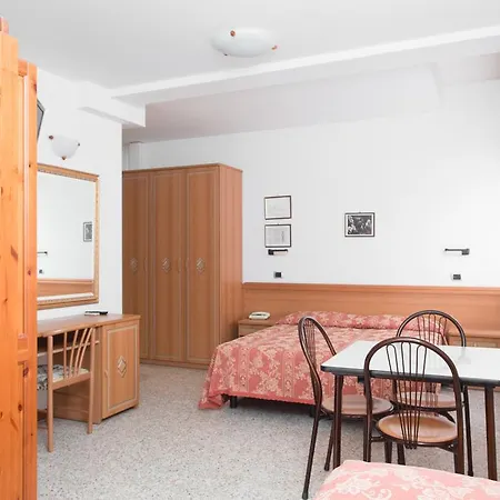 Ξενοδοχείο με διαμερίσματα Des Bains Cesenatico